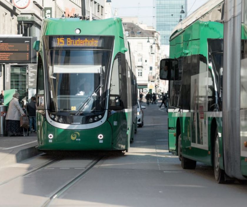 Tram und Bus in der Greifengasse – {source?html}