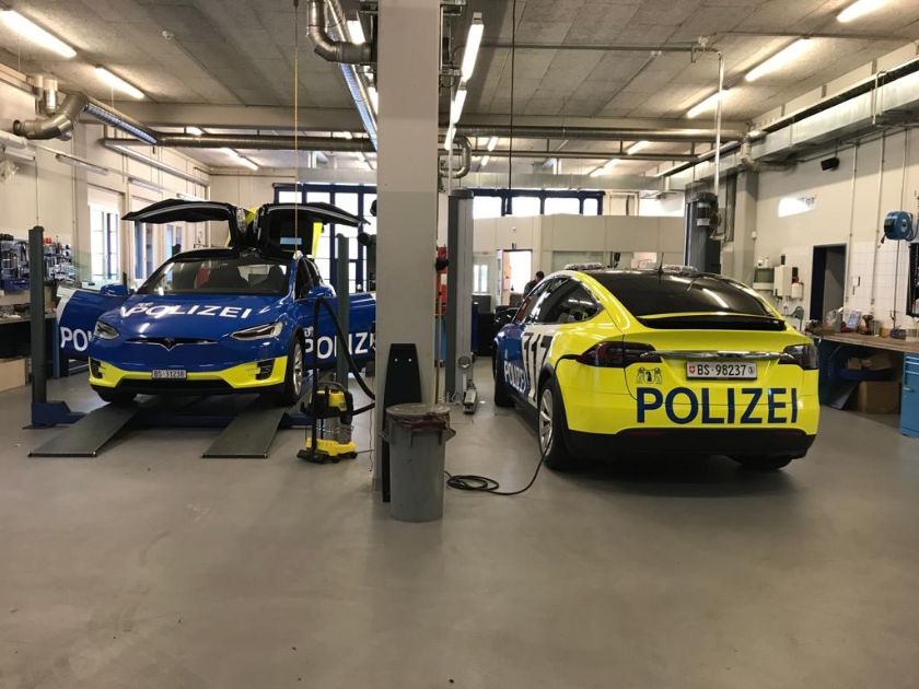 Tesla-Dienstfahrzeuge der Kantonspolizei Basel-Stadt – {source?html}