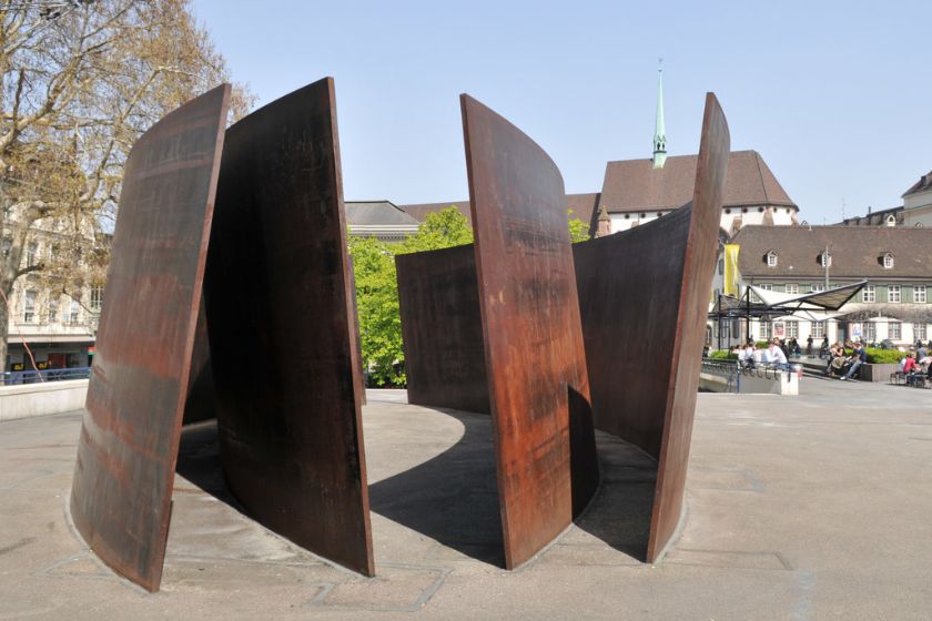 ‹Intersection› von Richard Serra auf dem Theaterplatz – {source?html}