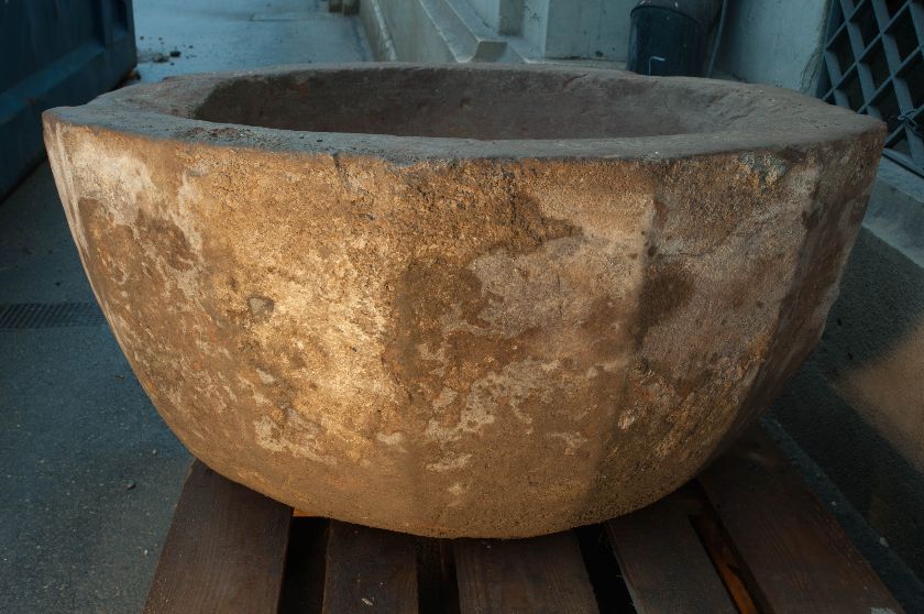 Über 600 Jahre alter Taufstein, gefunden bei den Rettungsgrabungen im Stadtcasino – {source?html}