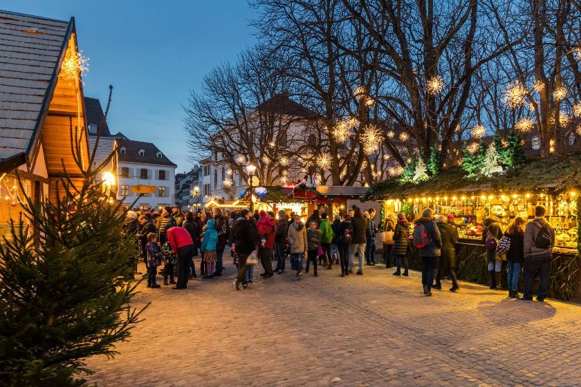 Weihnachtsmarkt auf dem Münsterplatz – {source?html}