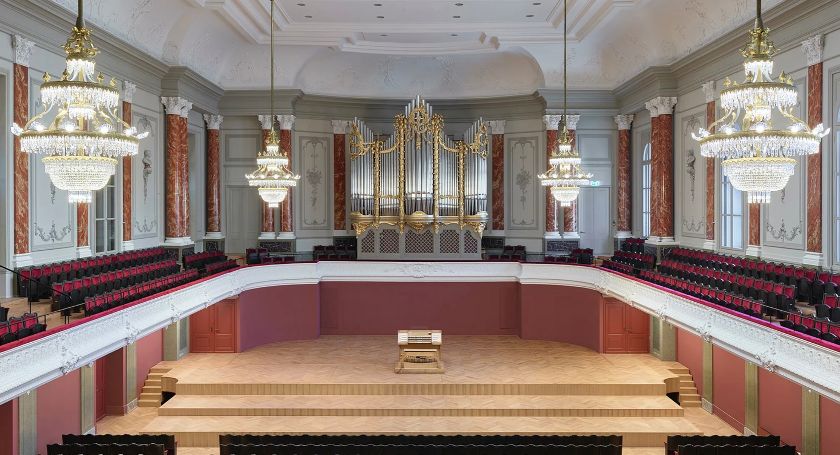Stadtcasino, Musiksaal mit Orgel – {source?html}